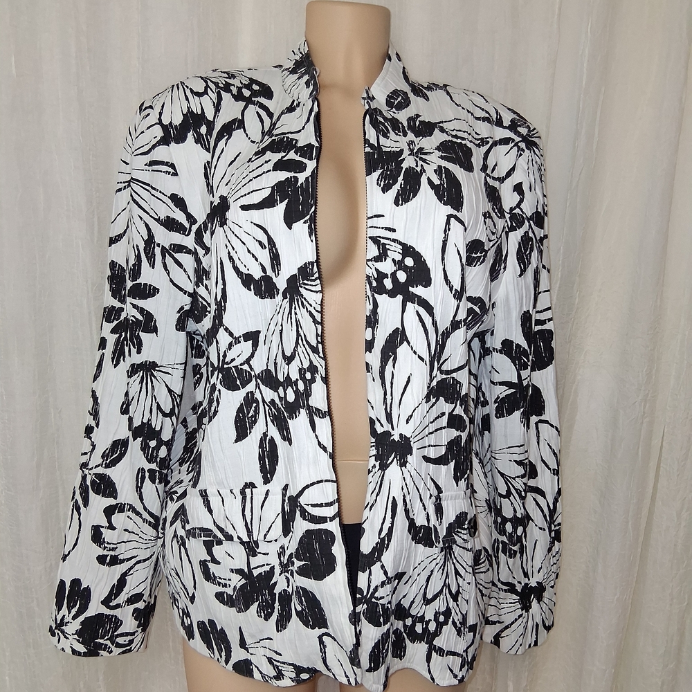 Alfred Dunner Black and White Floral Blazer Women Size 18 - Picture 2 of 16